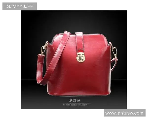 足球明星魅力四射黑色晚礼服展现优雅风范与时尚品味 足球明星魅力四射黑色晚礼服展现优雅风范与时尚品味